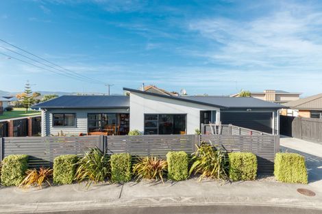 Photo of property in 1 Angelina Way, Kelvin Grove, Palmerston North, 4414