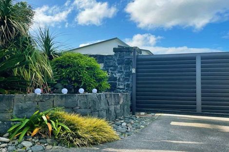 Photo of property in 1/17 Hyde Road, Rothesay Bay, Auckland, 0630