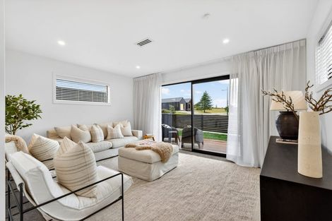 Photo of property in 7 Annie Aranui Drive, Poraiti, 4182