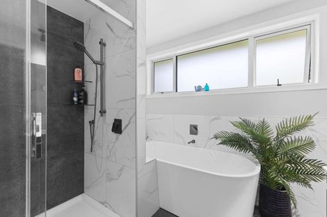 Photo of property in 7 Bromley Place, Westown, New Plymouth, 4310