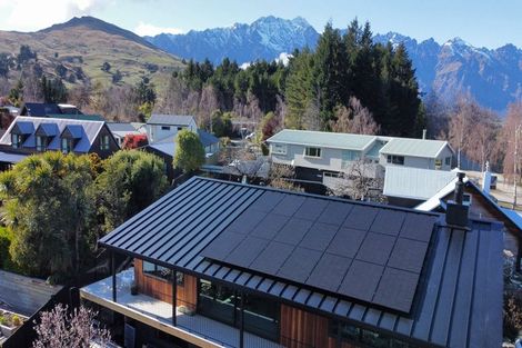 Photo of property in 18 Poplar Drive, Kelvin Heights, Queenstown, 9300