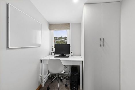 Photo of property in 16 Farm Road, Northland, Wellington, 6012