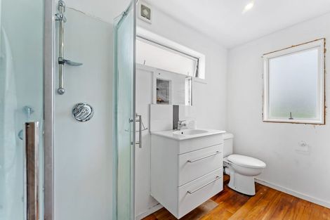 Photo of property in 2a Holiday Road, Stanmore Bay, Whangaparaoa, 0932