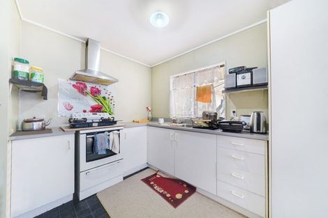 Photo of property in 2/6 Eulogy Place, Randwick Park, Auckland, 2105