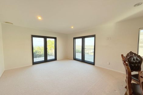 Photo of property in 137 Luckens Road, West Harbour, Auckland, 0618