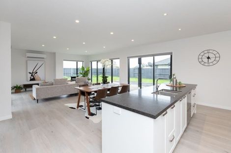 Photo of property in 28 Helen June Avenue, Flagstaff, Hamilton, 3210