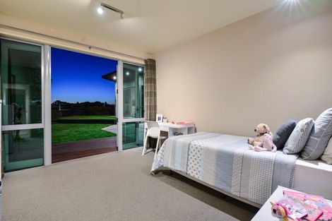 Photo of property in 28 Highgrove Drive, Grandview Heights, Hamilton, 3200