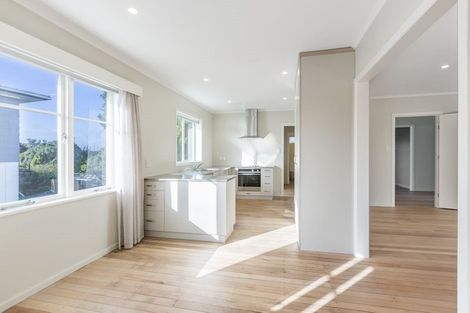 Photo of property in 33 Vipond Road, Stanmore Bay, Whangaparaoa, 0932