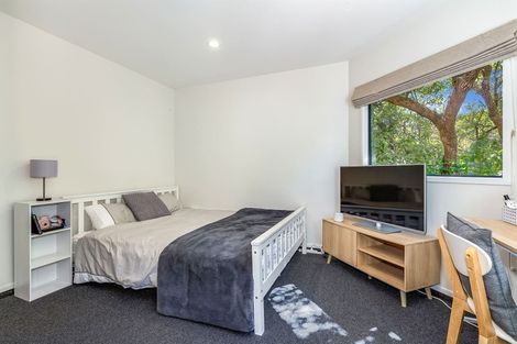Photo of property in 86 Airlie Road, Plimmerton, Porirua, 5026