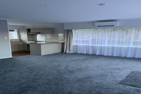 Photo of property in 2/16 Windermere Crescent, Blockhouse Bay, Auckland, 0600