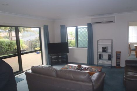 Photo of property in 6 Roy Maloney Drive, Henderson, Auckland, 0612