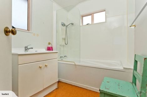 Photo of property in 1/39 Witheford Drive, Bayview, Auckland, 0629