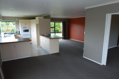 Photo of property in 23 Greenwood Place, Fitzherbert, Palmerston North, 4410