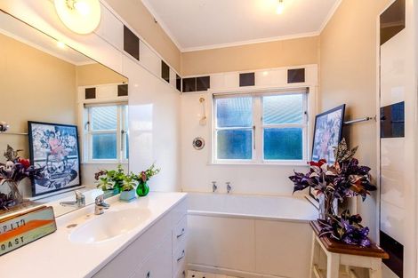 Photo of property in 48 Tutere Street, Waikanae Beach, Waikanae, 5036