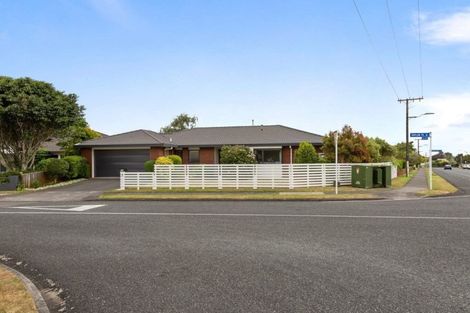 Photo of property in 2 Taylor Place, Merrilands, New Plymouth, 4312