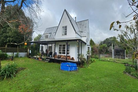 Photo of property in 122 Boord Crescent, Kumeu, 0891