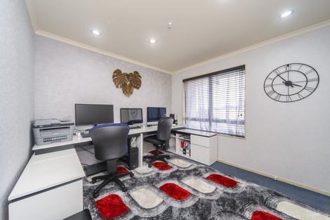 Photo of property in 146 Ruapehu Drive, Fitzherbert, Palmerston North, 4410