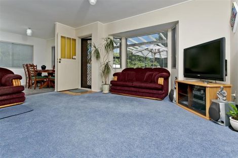 Photo of property in 2/17 Weetman Drive, Browns Bay, Auckland, 0630