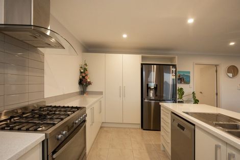 Photo of property in 195 Pacific Drive, Fitzherbert, Palmerston North, 4410