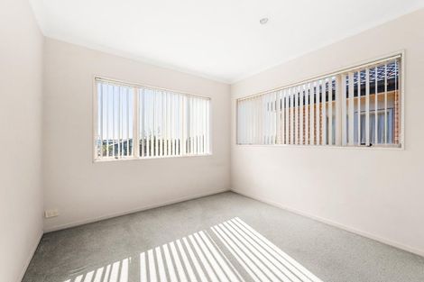 Photo of property in 42 Lilybank Crescent, East Tamaki, Auckland, 2013