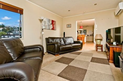 Photo of property in 4 Tetrarch Place, Totara Vale, Auckland, 0629