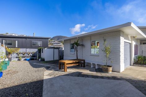Photo of property in 40-42 Waikawa Road, Picton, 7220