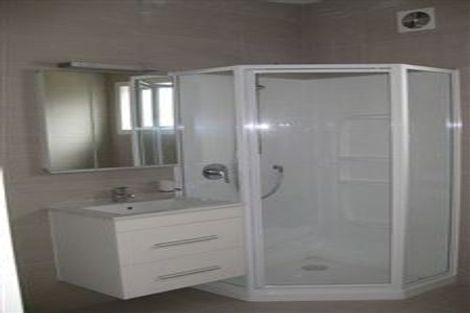 Photo of property in 2/19 Edgeworth Road, Glenfield, Auckland, 0629