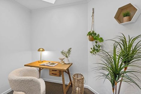 Photo of property in 19 Luxton Place, Mount Pleasant, Christchurch, 8081