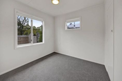 Photo of property in 5 Nikau Street, Inglewood, 4330