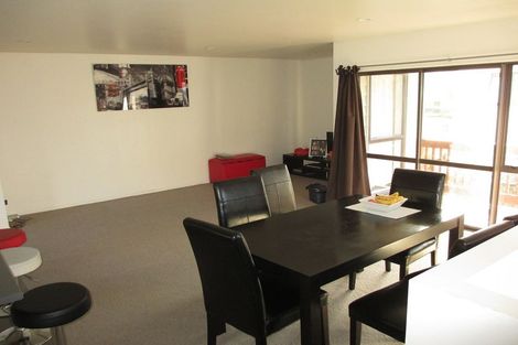 Photo of property in 9c Woodall Place, Totara Vale, Auckland, 0627