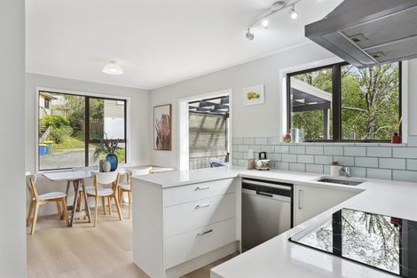 Photo of property in 15 Panzic Place, Glen Eden, Auckland, 0602