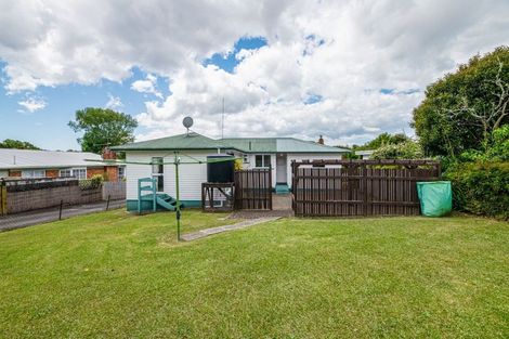 Photo of property in 4 Christina Avenue, Te Atatu South, Auckland, 0602
