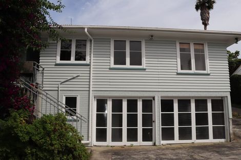 Photo of property in 545 Glenfield Road, Glenfield, Auckland, 0629