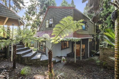 Photo of property in 208 Woodlands Park Road, Titirangi, Auckland, 0604