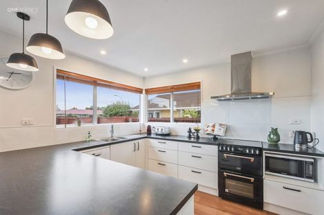 Photo of property in 15 Chilton Drive, Mairehau, Christchurch, 8052