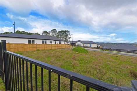 Photo of property in 27 Reserva Crescent, Kumeu, 0810