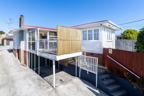 Photo of property in 65 Mcleod Road, Te Atatu South, Auckland, 0610