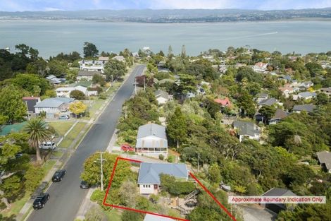 Photo of property in 21 Island Bay Road, Beach Haven, Auckland, 0626