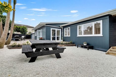 Photo of property in 1 Melia Place, Stanmore Bay, Whangaparaoa, 0932