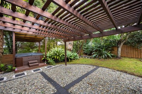 Photo of property in 27 Mckinley Road, Sunnyvale, Auckland, 0612