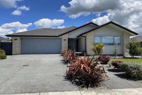 Photo of property in 9 Larmer Drive, Kumeu, 0810