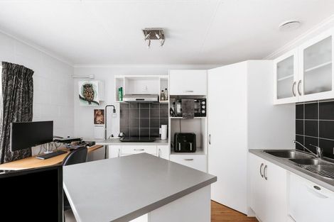 Photo of property in 1 Kowai Grove, Omokoroa, 3114