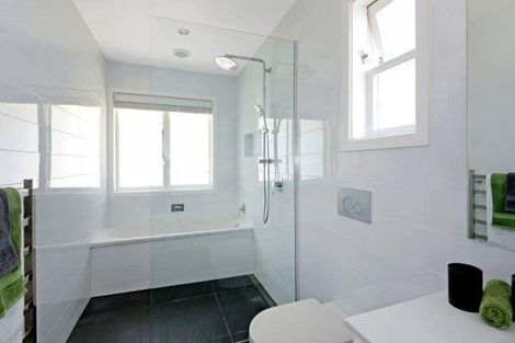 Photo of property in 968 East Coast Road, Northcross, Auckland, 0632