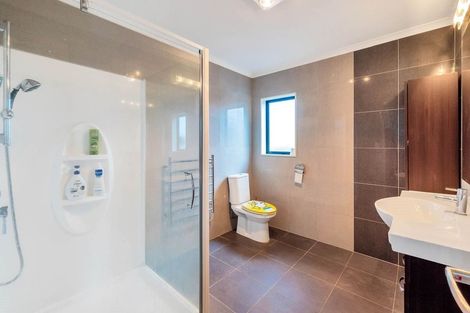 Photo of property in 43 South Kensington Way, Henderson, Auckland, 0612