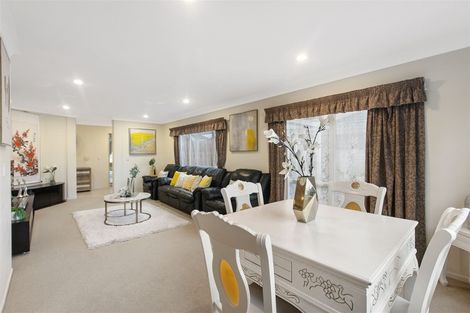 Photo of property in 16 Coachman Drive, Flat Bush, Auckland, 2016