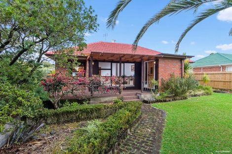 Photo of property in 22 Godley Road, Green Bay, Auckland, 0604