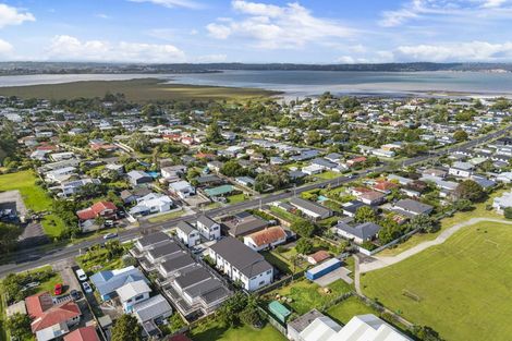Photo of property in 7/69 Wharf Road, Te Atatu Peninsula, Auckland, 0610