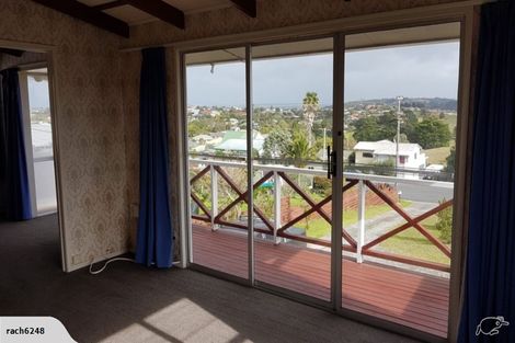 Photo of property in 18 Shakespear Road, Army Bay, Whangaparaoa, 0930