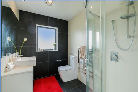 Photo of property in 30 Sohlue Place, Oteha, Auckland, 0632