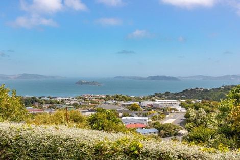 Photo of property in 5 Peach Tree Grove, Maungaraki, Lower Hutt, 5010